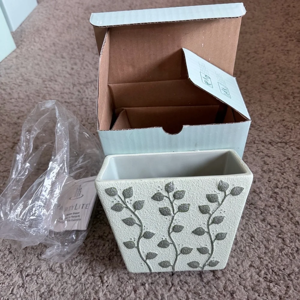 PartyLite Meadow Breeze P7059 Ceramic Square Vase in Original Box
